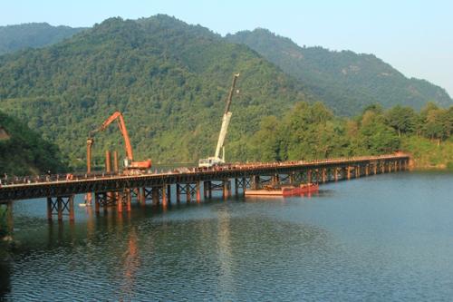 重庆兴义钢栈桥租赁浅谈钢板桩施工中遇到的问题