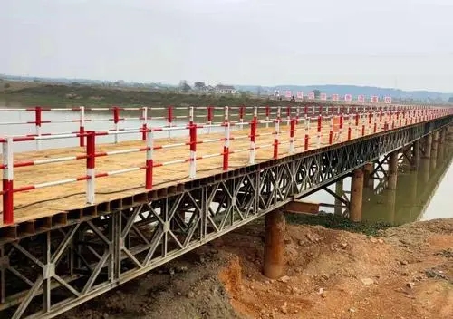重庆钢便桥是指用钢材临时架设的简便的桥